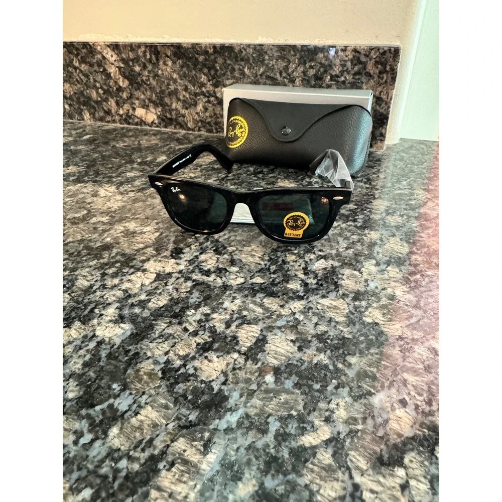 Ray-Ban‎ Original Wayfarer Classic Black G-15 Lens Sunglasses RB2140-F 52mm